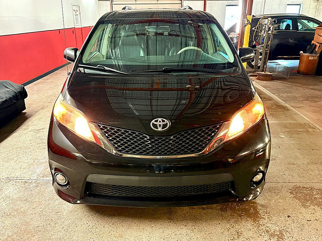2011 Toyota Sienna Image 9