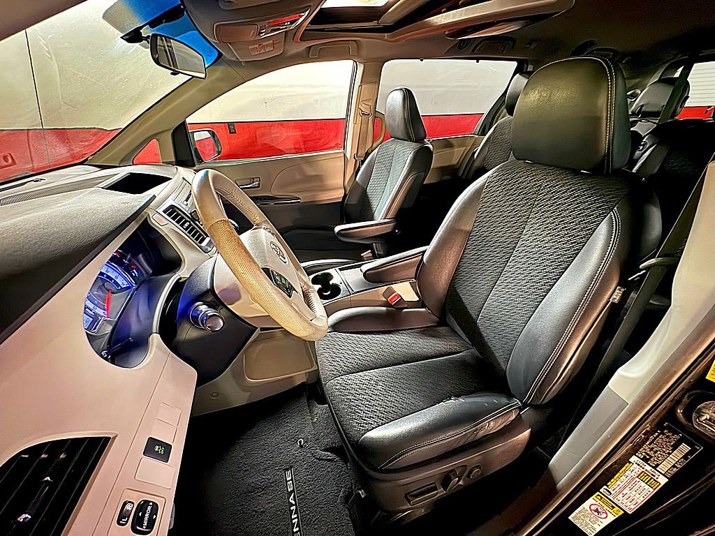 2011 Toyota Sienna Image 10