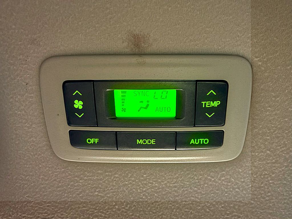 2011 Toyota Sienna Image 19