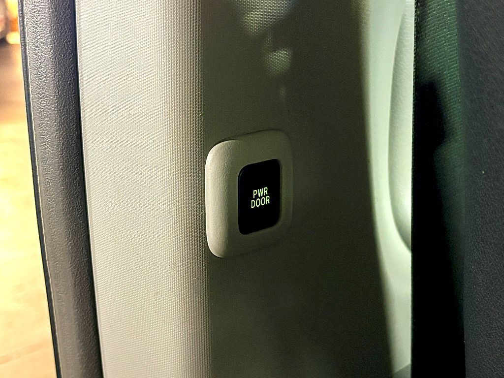 2011 Toyota Sienna Image 20