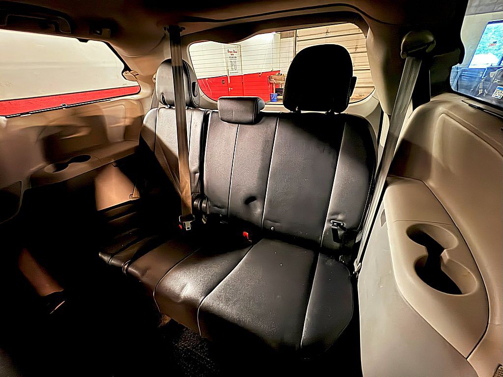2011 Toyota Sienna Image 22