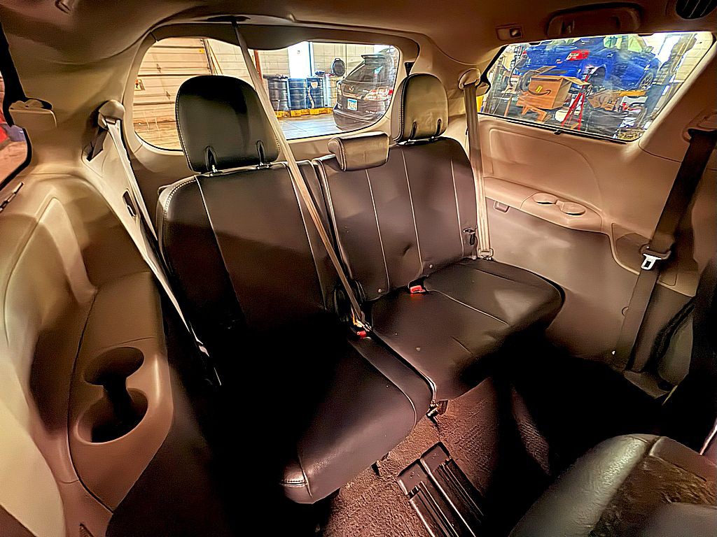 2011 Toyota Sienna Image 25