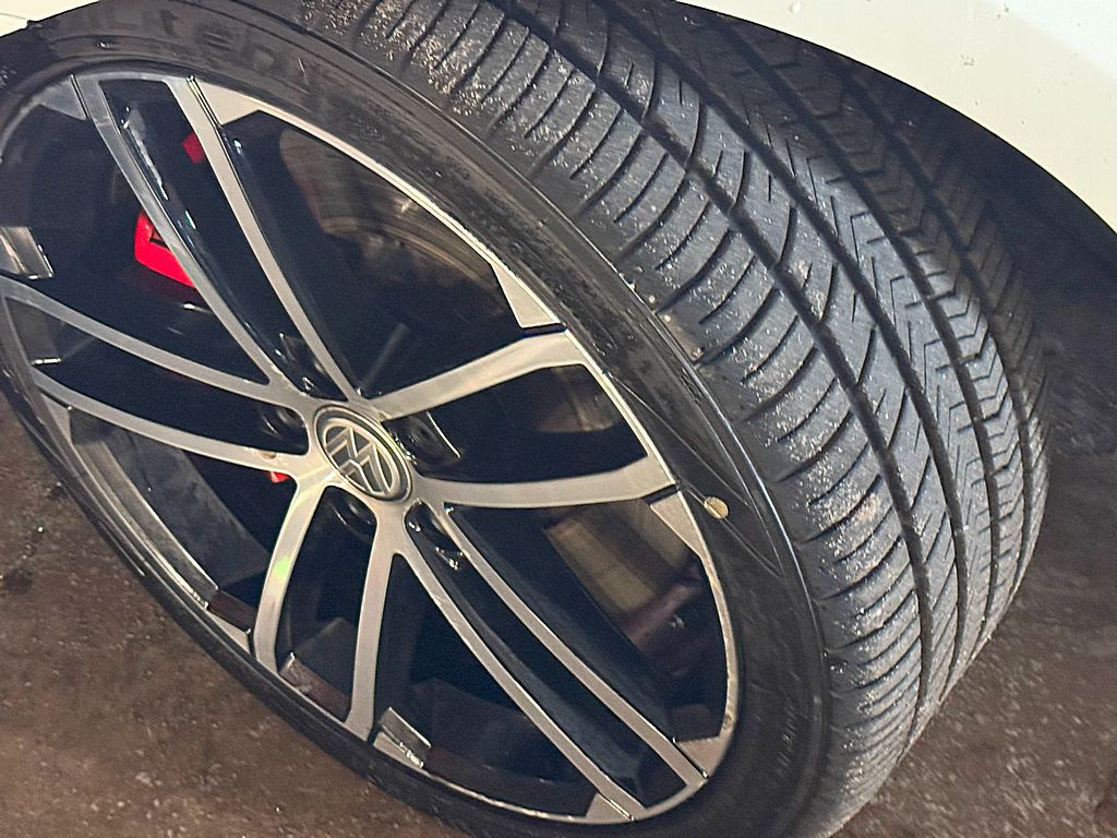 2017 Volkswagen GTI Image 3