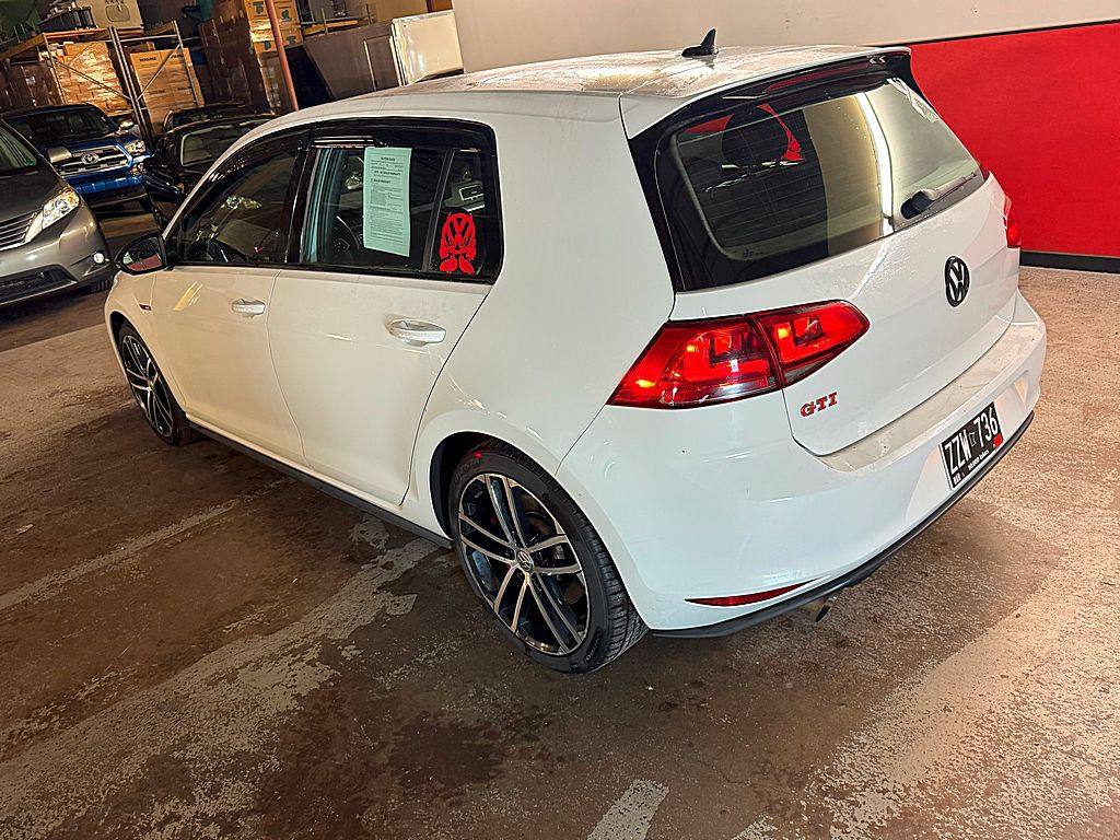 2017 Volkswagen GTI Image 5