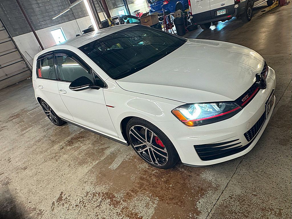 2017 Volkswagen GTI Image 8