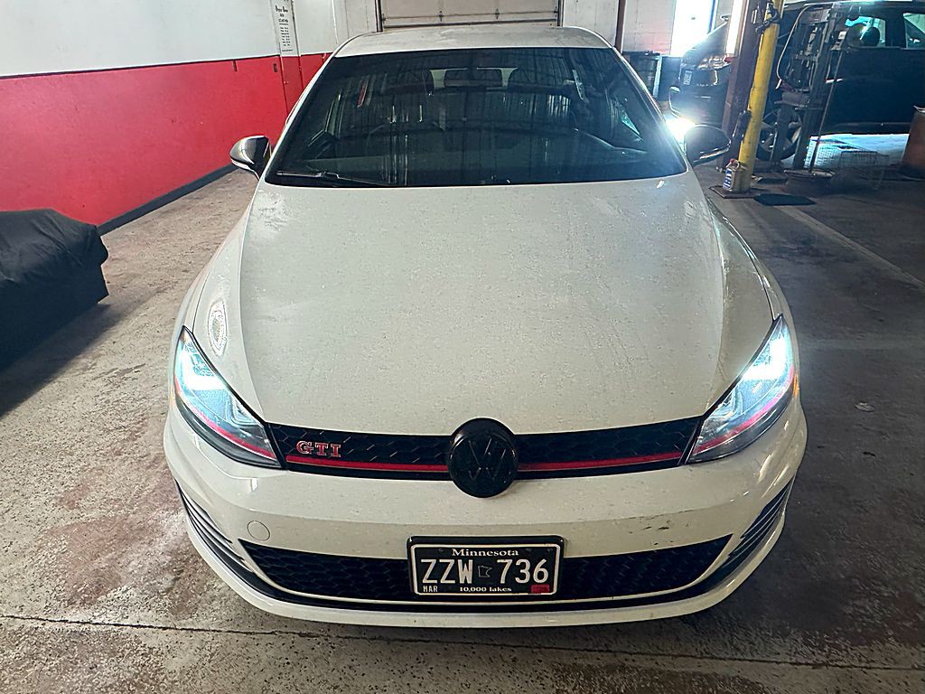 2017 Volkswagen GTI Image 9
