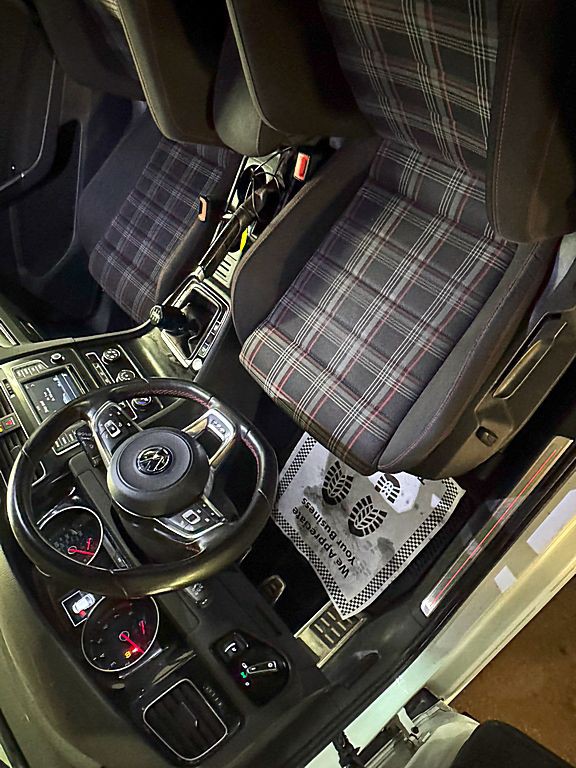 2017 Volkswagen GTI Image 10