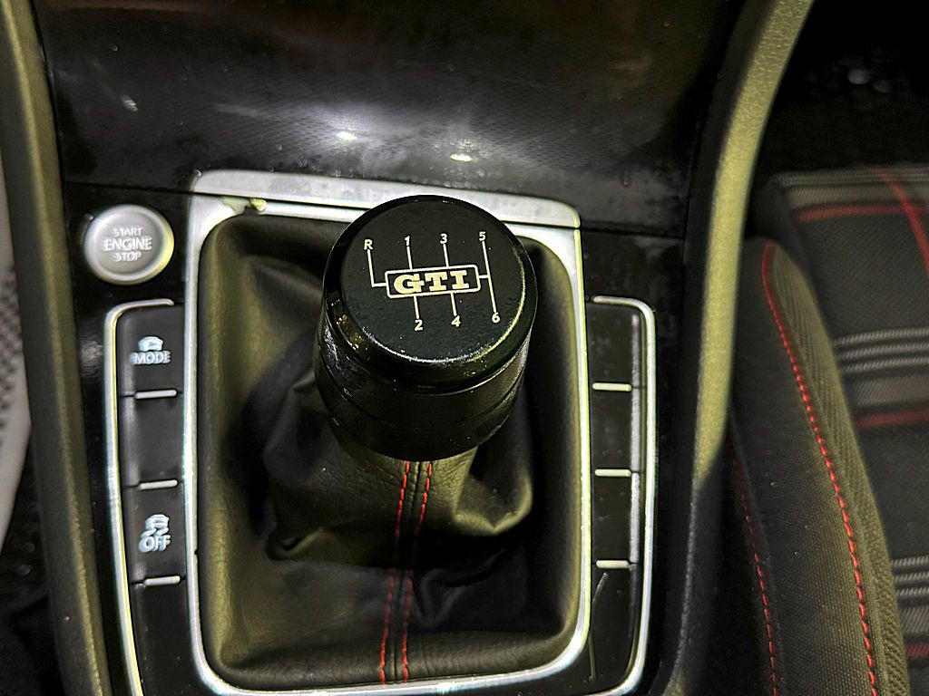 2017 Volkswagen GTI Image 13
