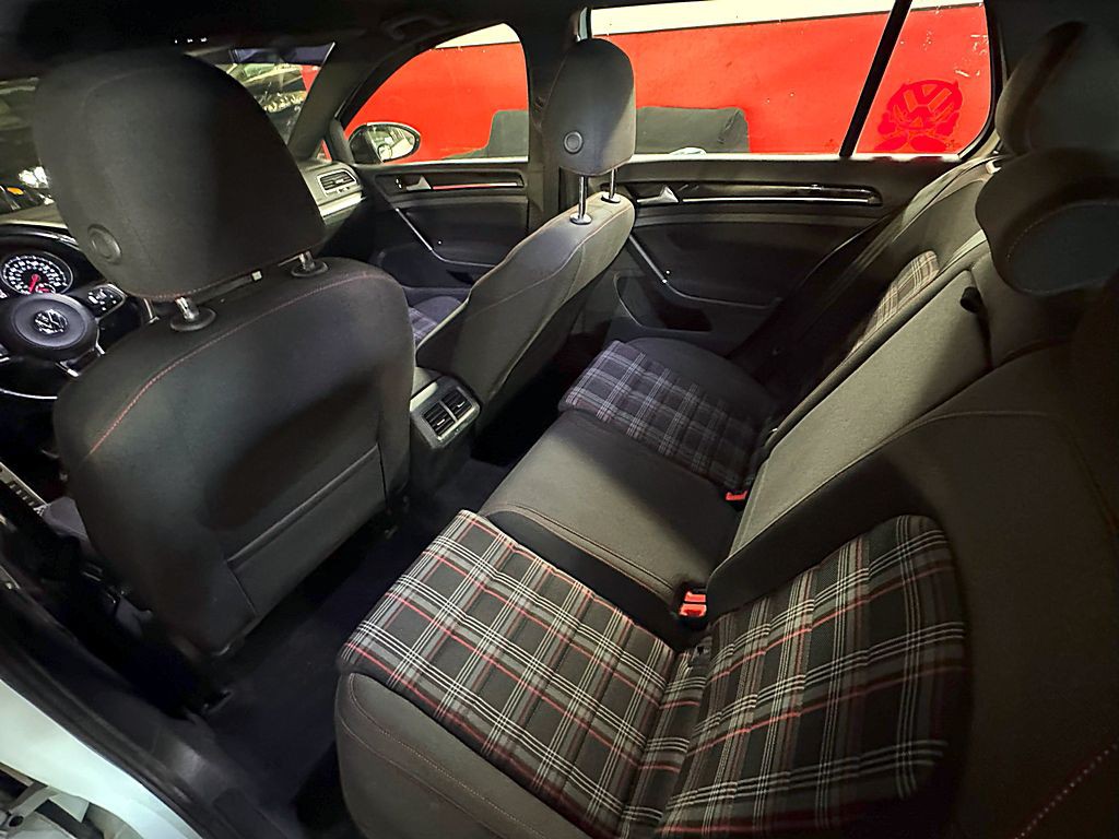 2017 Volkswagen GTI Image 17