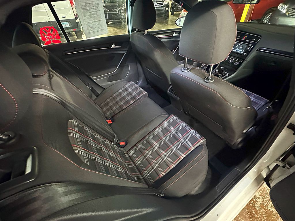 2017 Volkswagen GTI Image 21