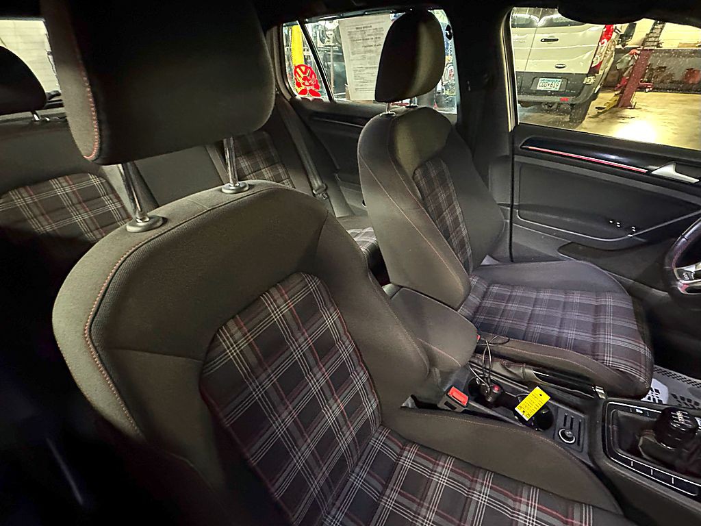 2017 Volkswagen GTI Image 23