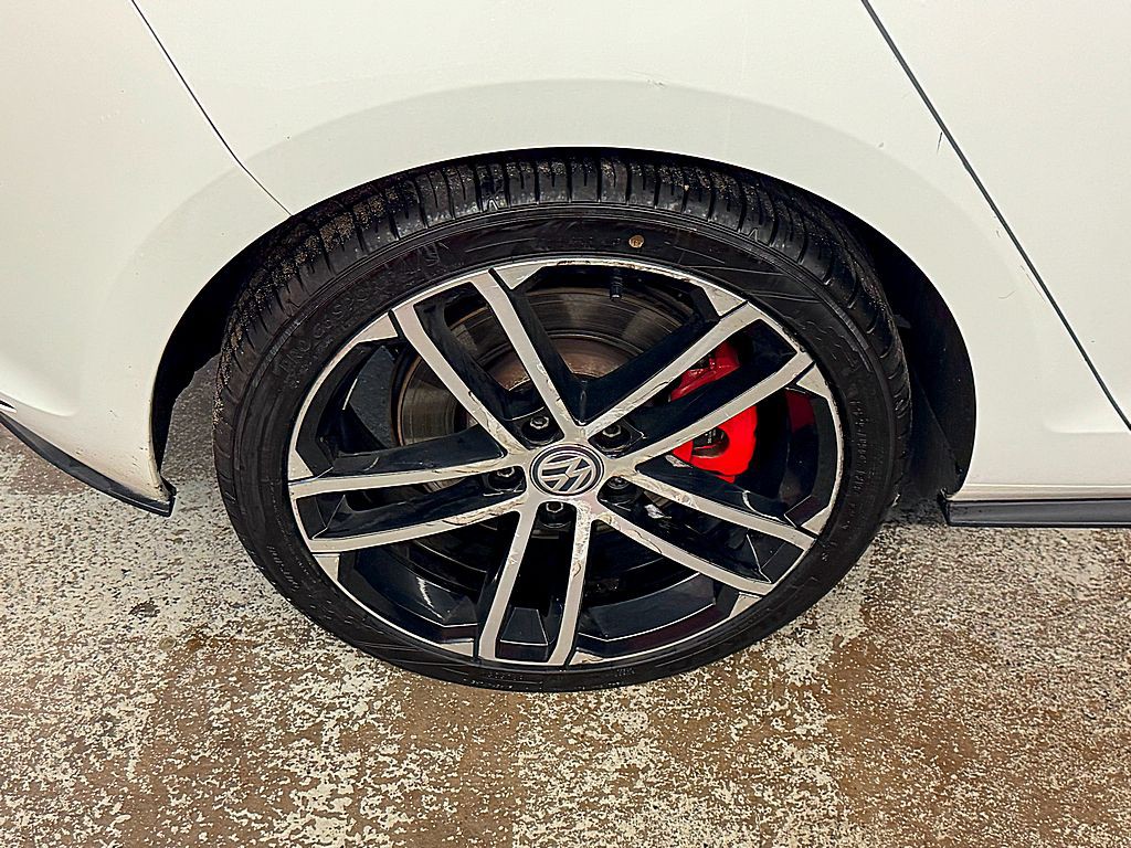 2017 Volkswagen GTI Image 25