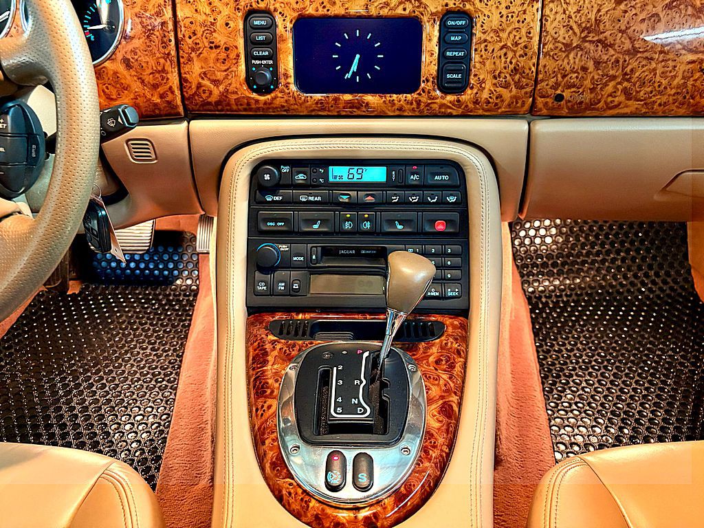 2006 Jaguar XK-Series Image 15