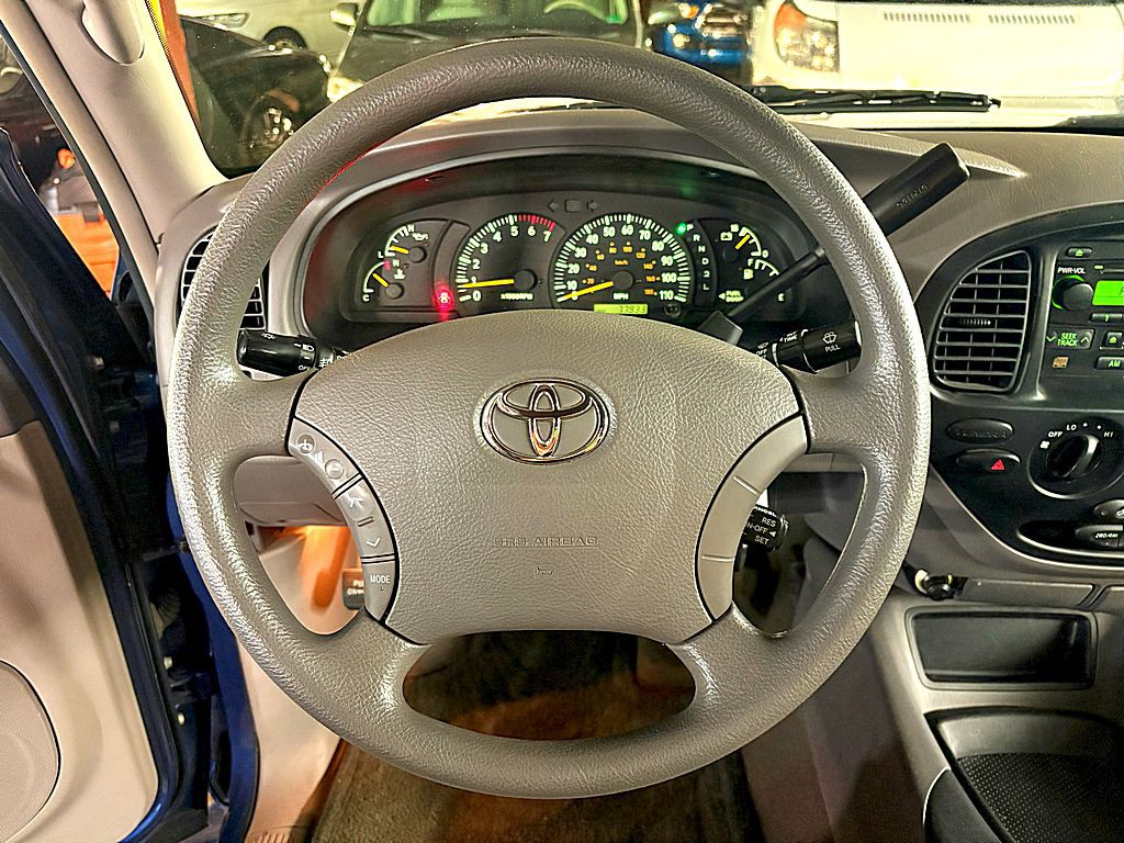 2004 Toyota Tundra Image 12