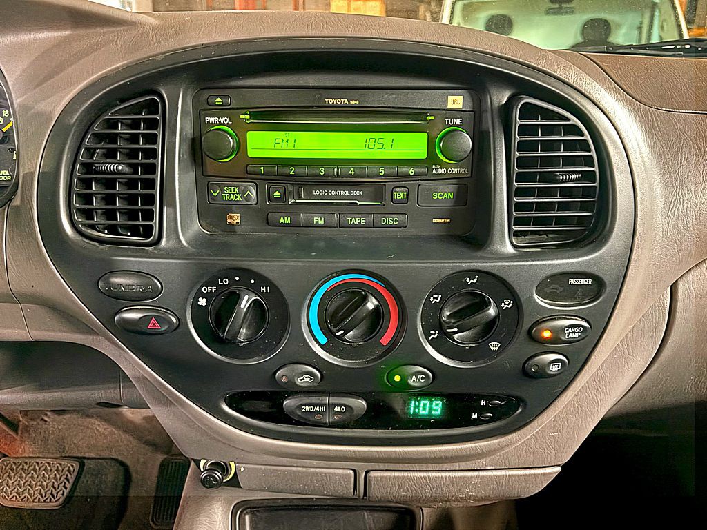 2004 Toyota Tundra Image 14
