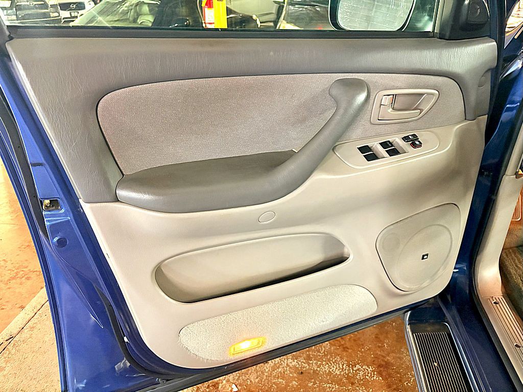 2004 Toyota Tundra Image 17