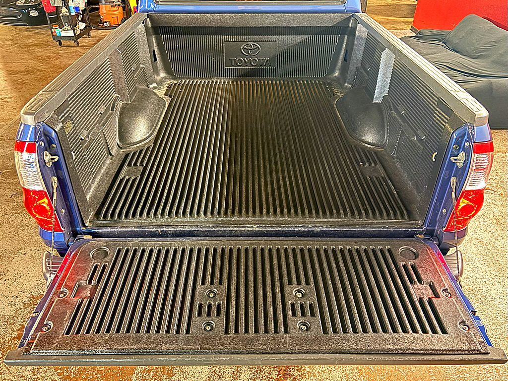 2004 Toyota Tundra Image 21