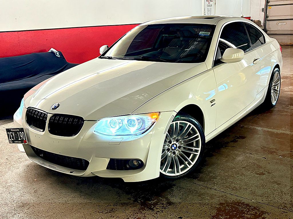 2012 BMW 3 Series Image 1