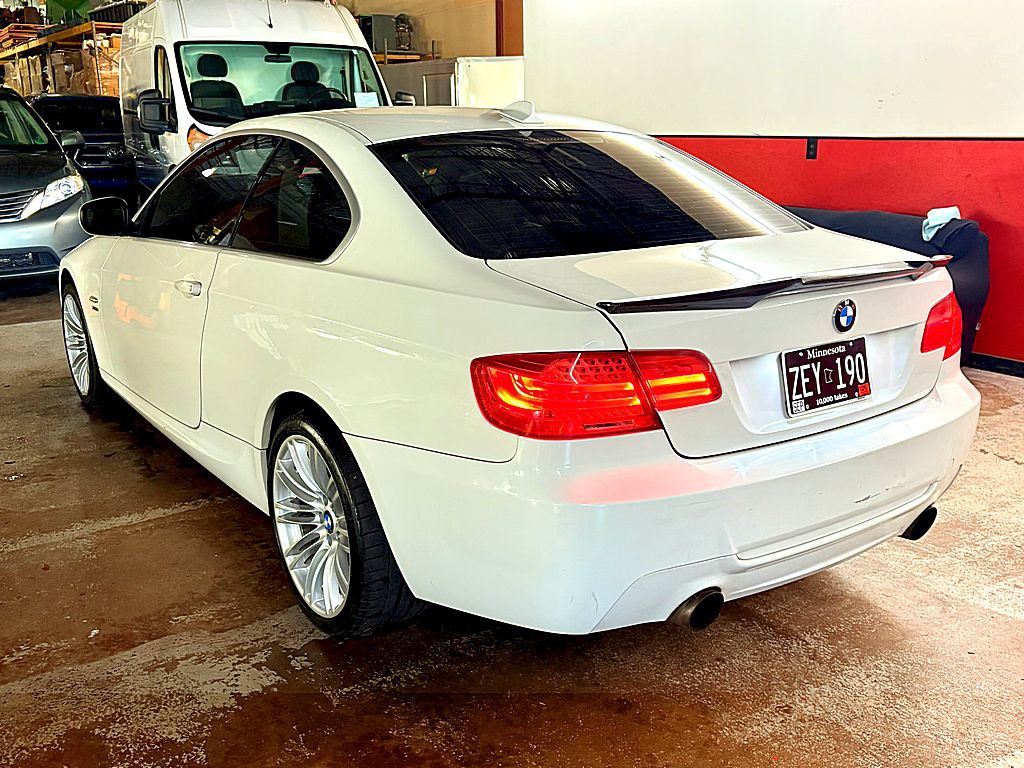 2012 BMW 3 Series Image 5