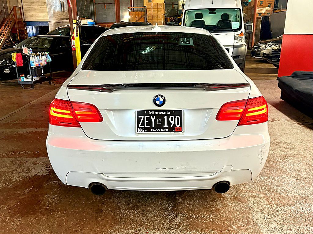 2012 BMW 3 Series Image 6