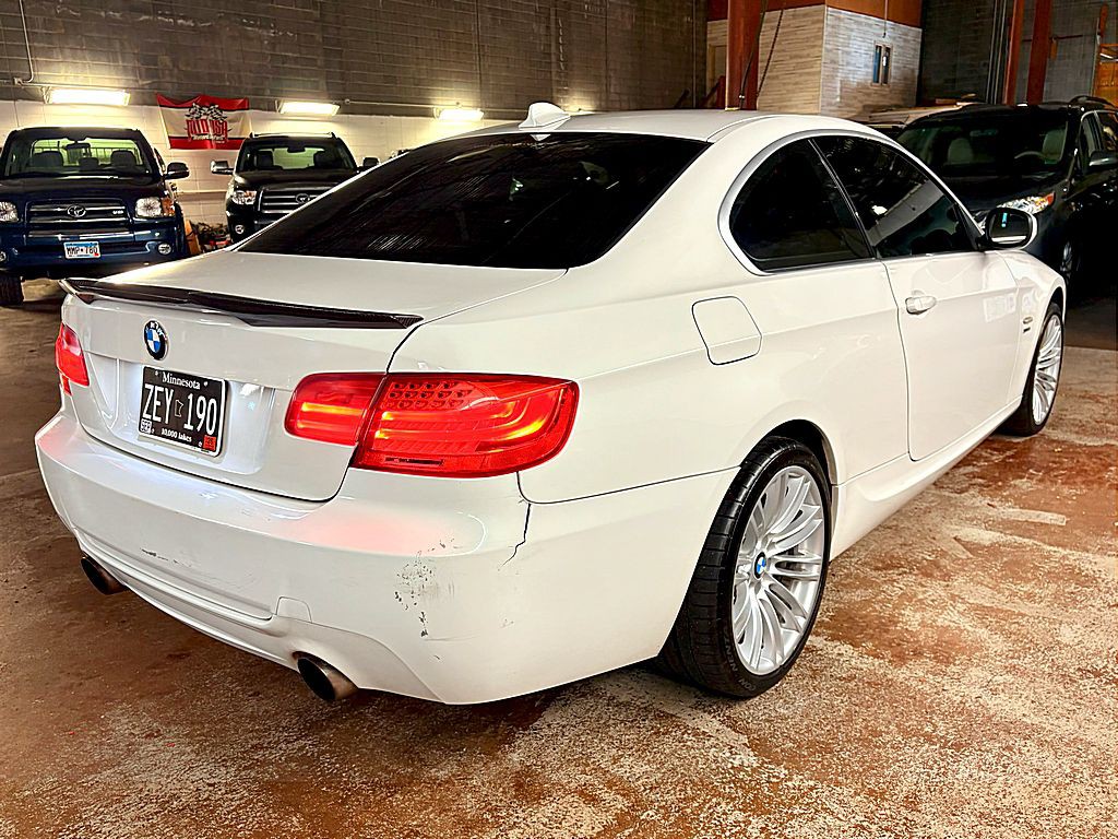2012 BMW 3 Series Image 7