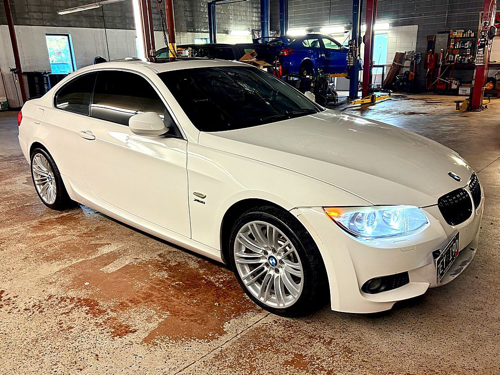 2012 BMW 3 Series Image 8