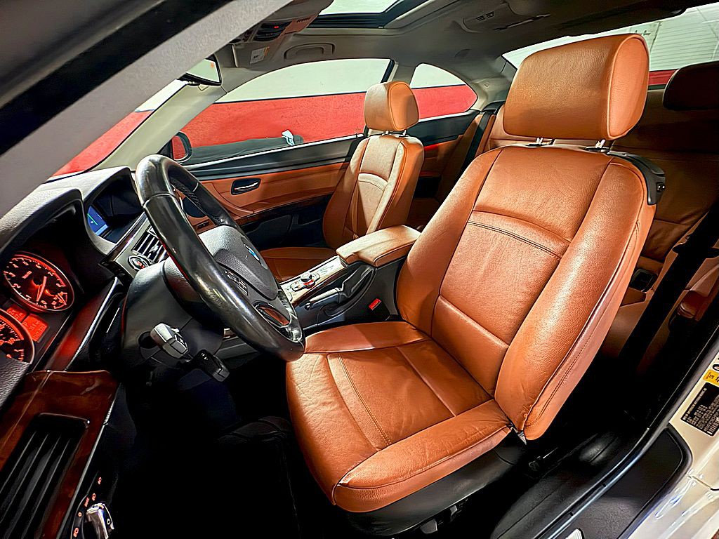 2012 BMW 3 Series Image 11