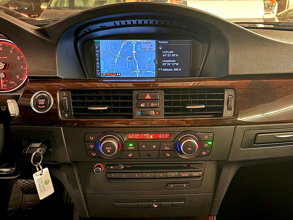2012 BMW 3 Series Image 14