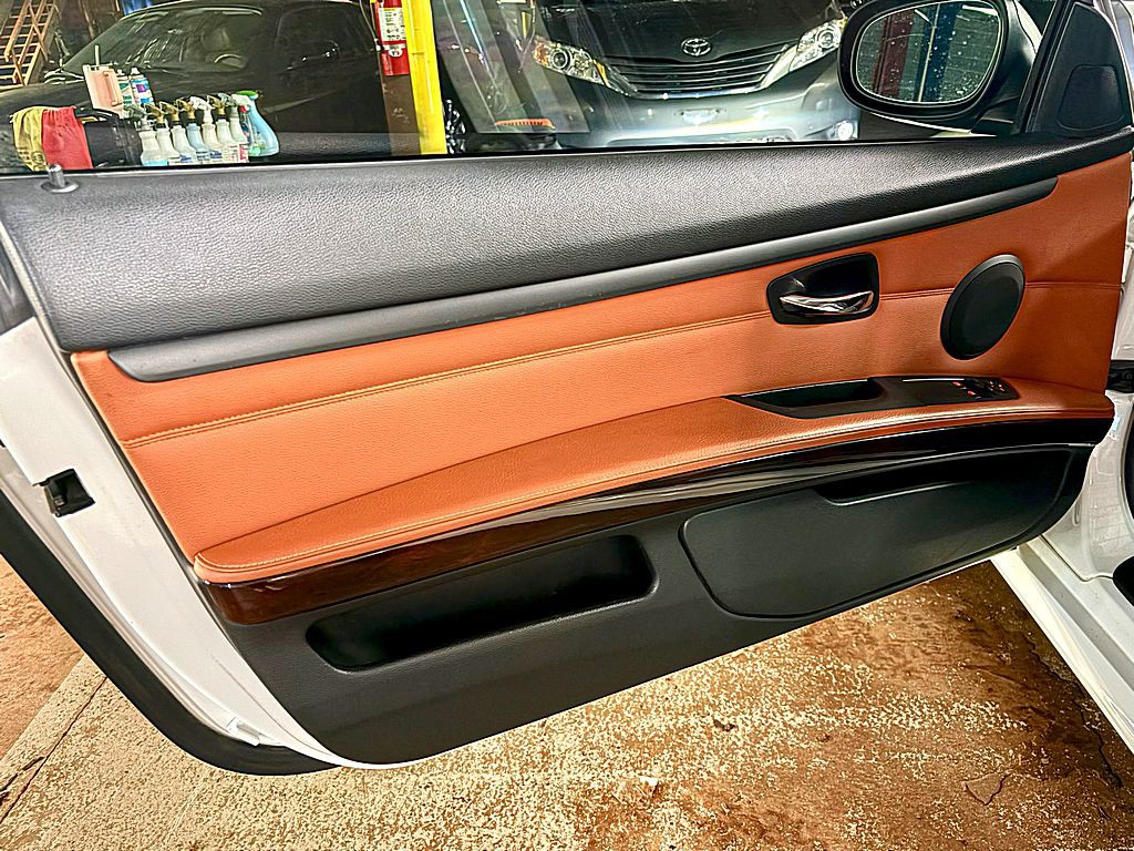 2012 BMW 3 Series Image 19