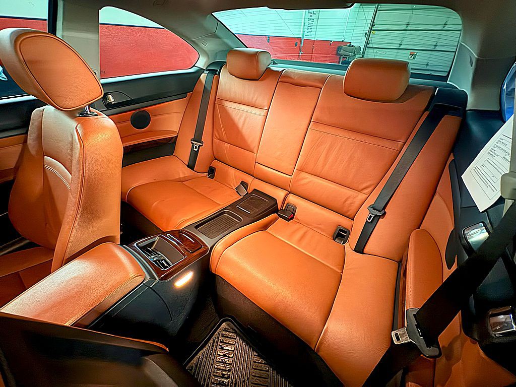 2012 BMW 3 Series Image 21