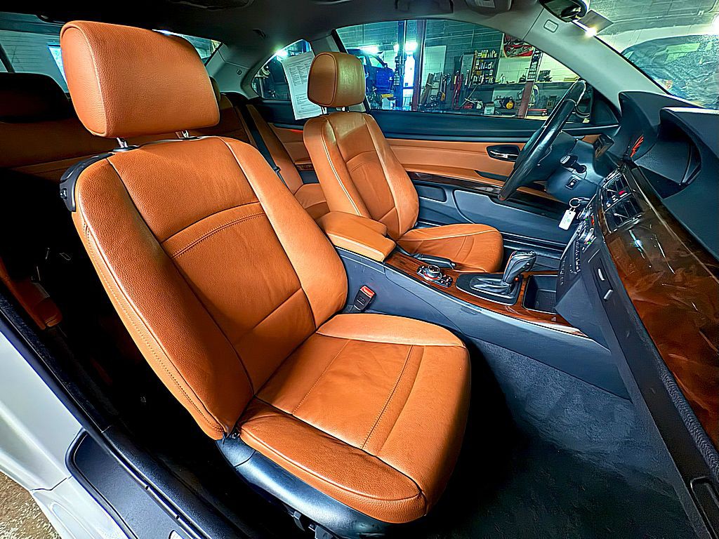 2012 BMW 3 Series Image 24