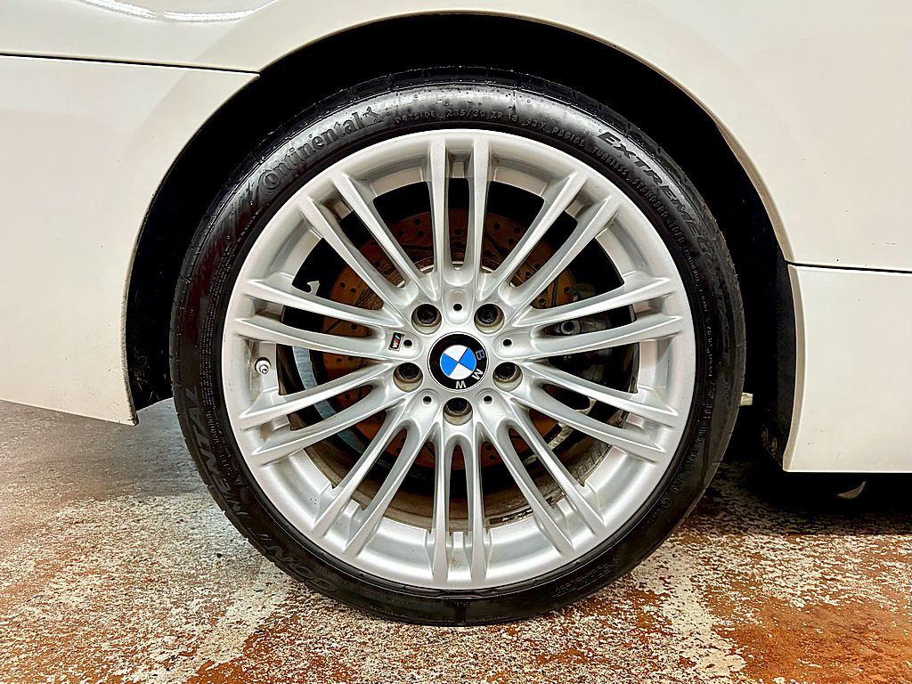 2012 BMW 3 Series Image 25