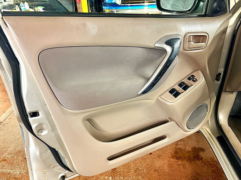 2003 Toyota Rav4 Image 16