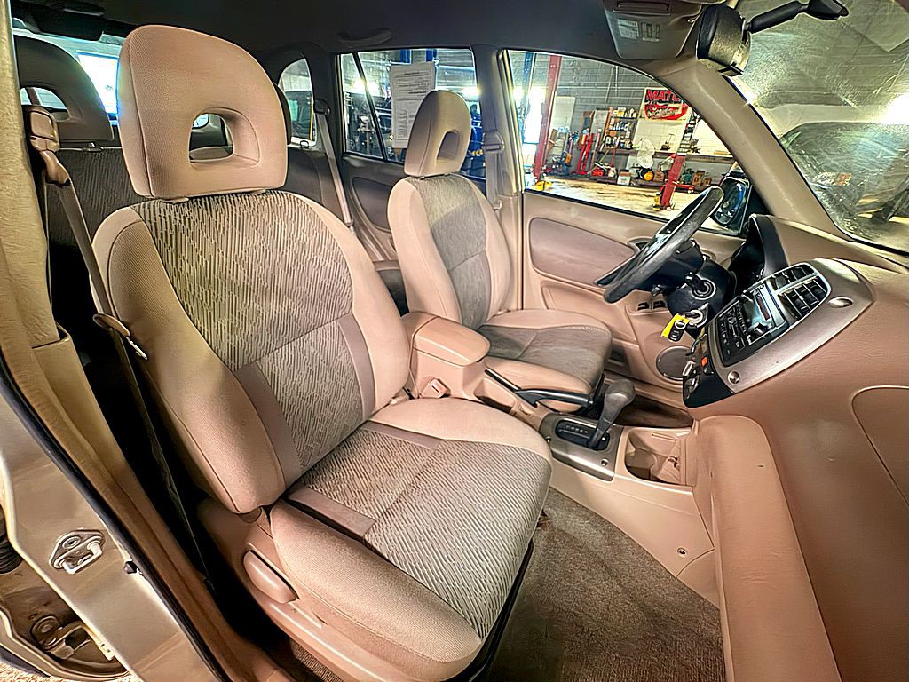 2003 Toyota Rav4 Image 22