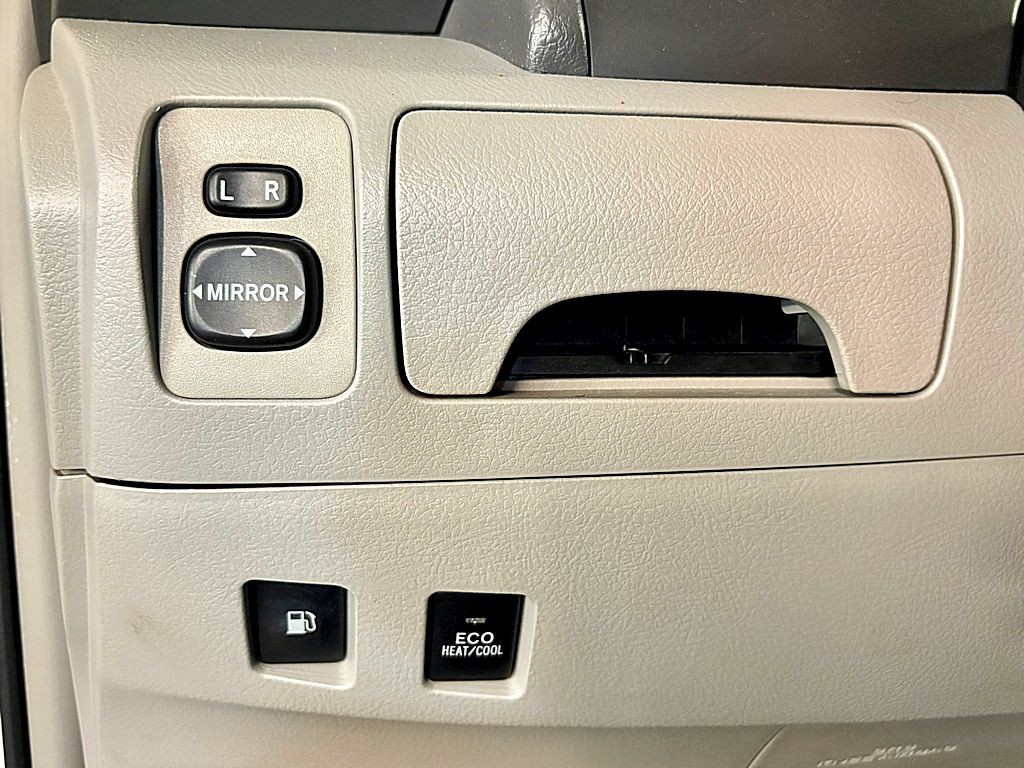 2009 Toyota Camry Image 18