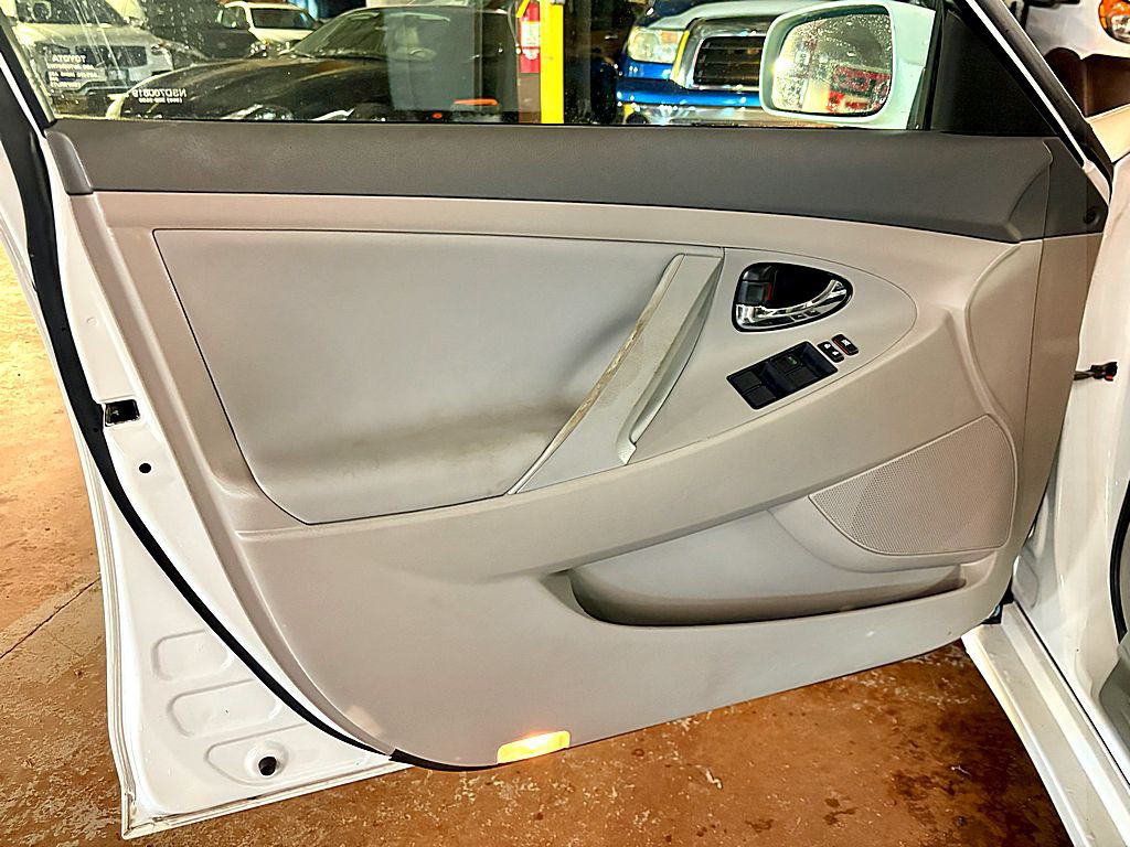 2009 Toyota Camry Image 19