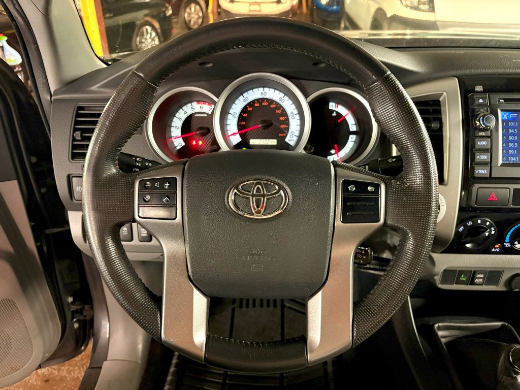 2013 Toyota Tacoma Image 12