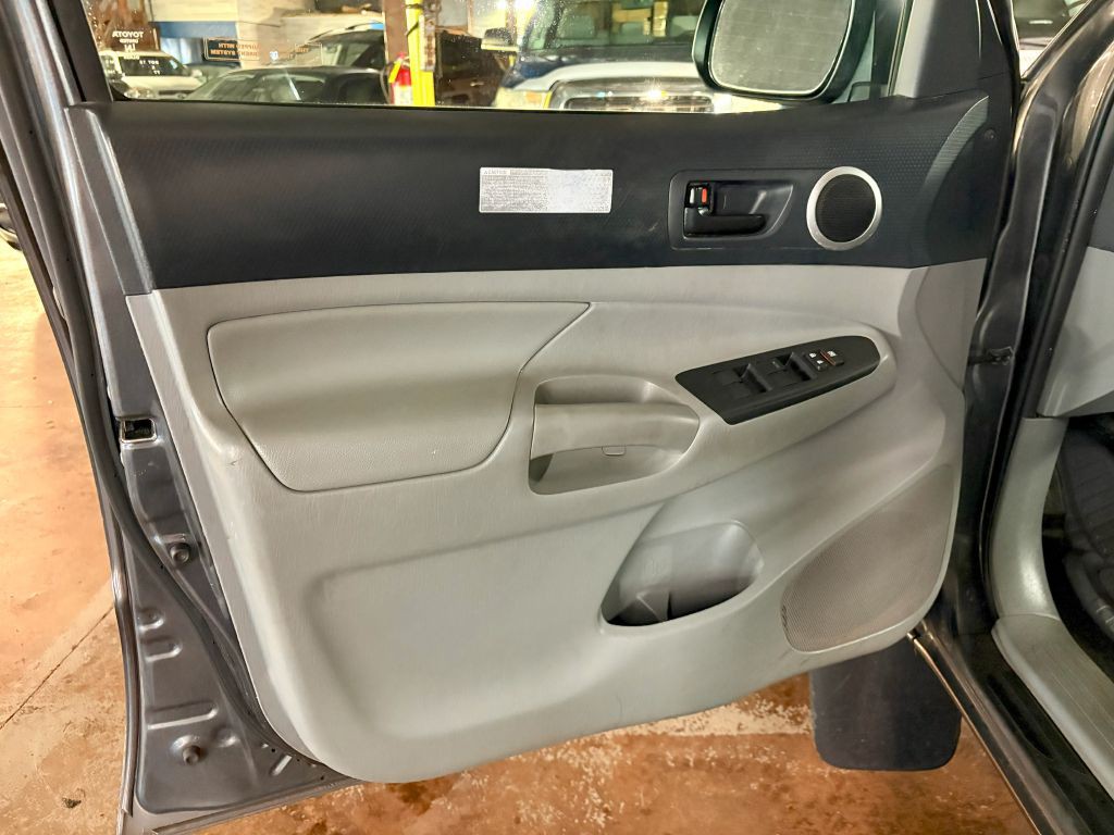 2013 Toyota Tacoma Image 17