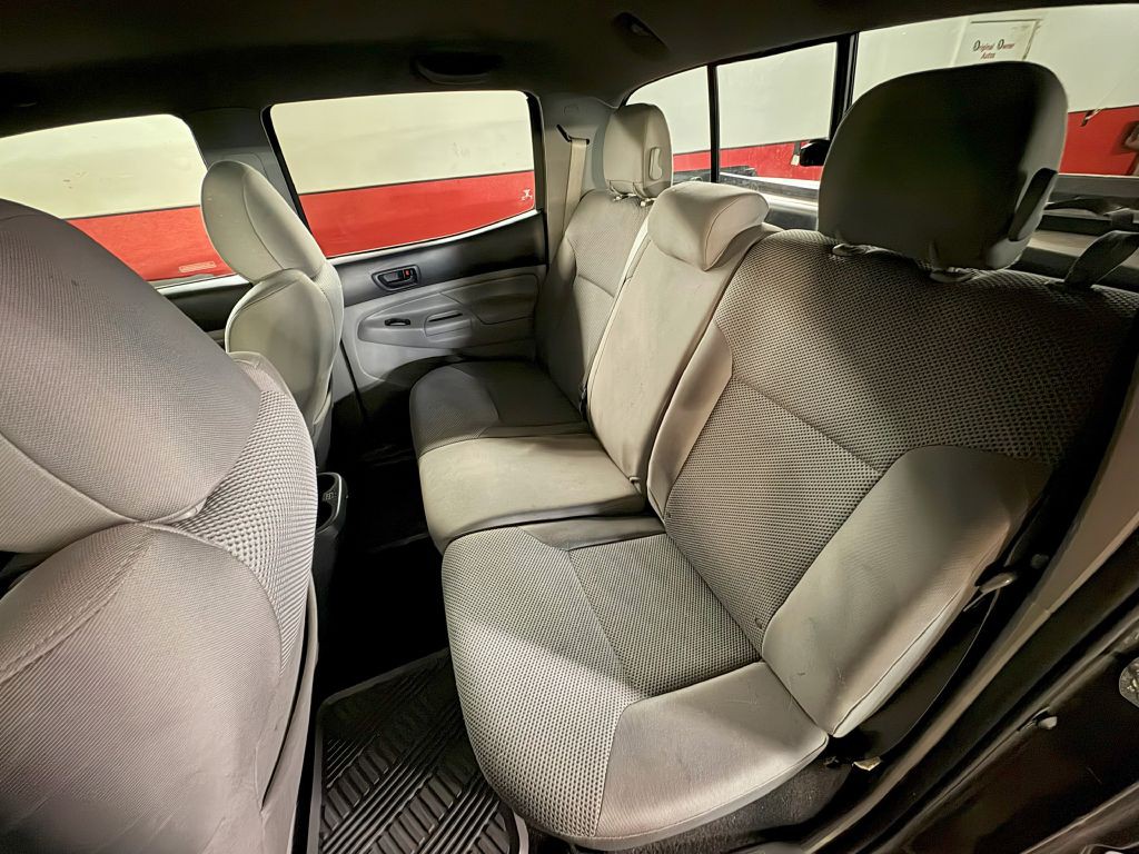 2013 Toyota Tacoma Image 19