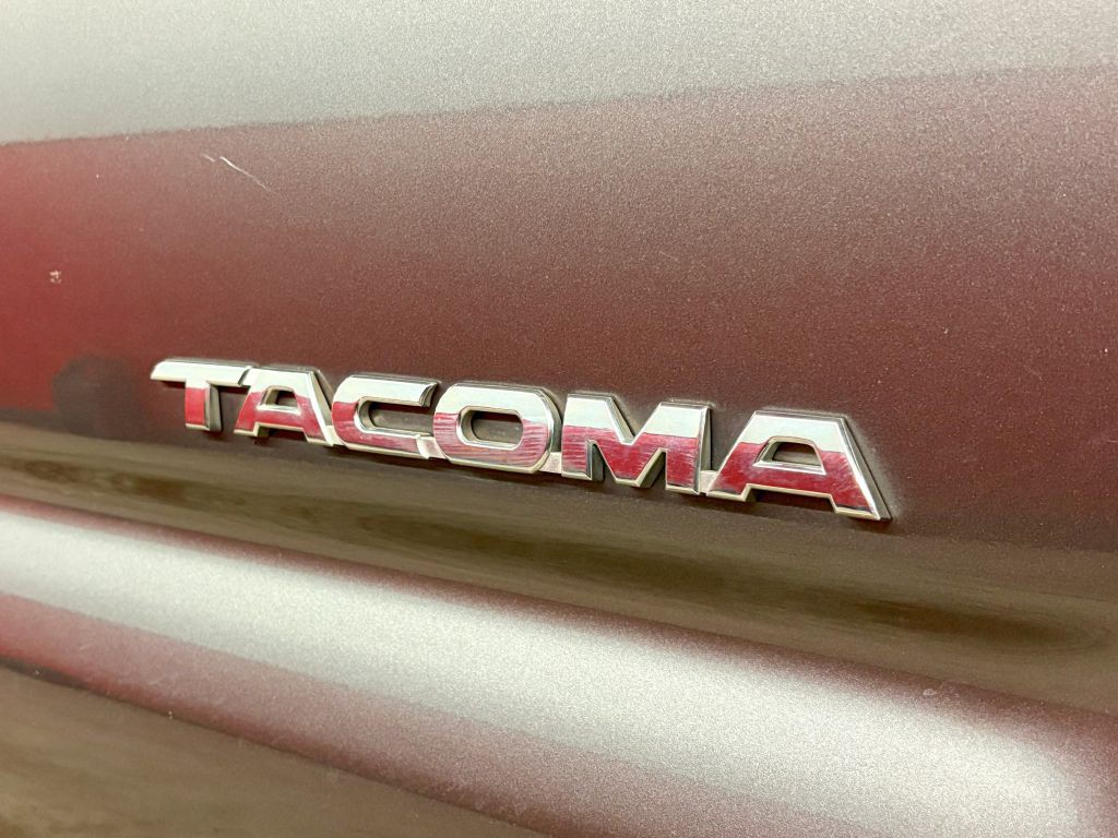 2013 Toyota Tacoma Image 24