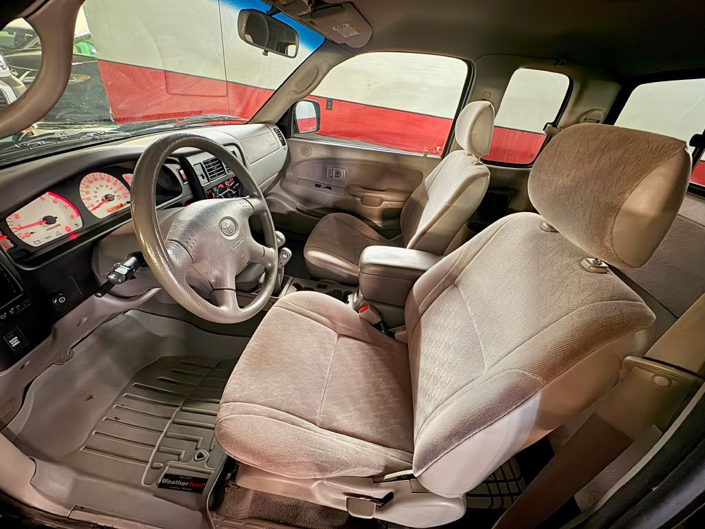 2004 Toyota Tacoma Image 10