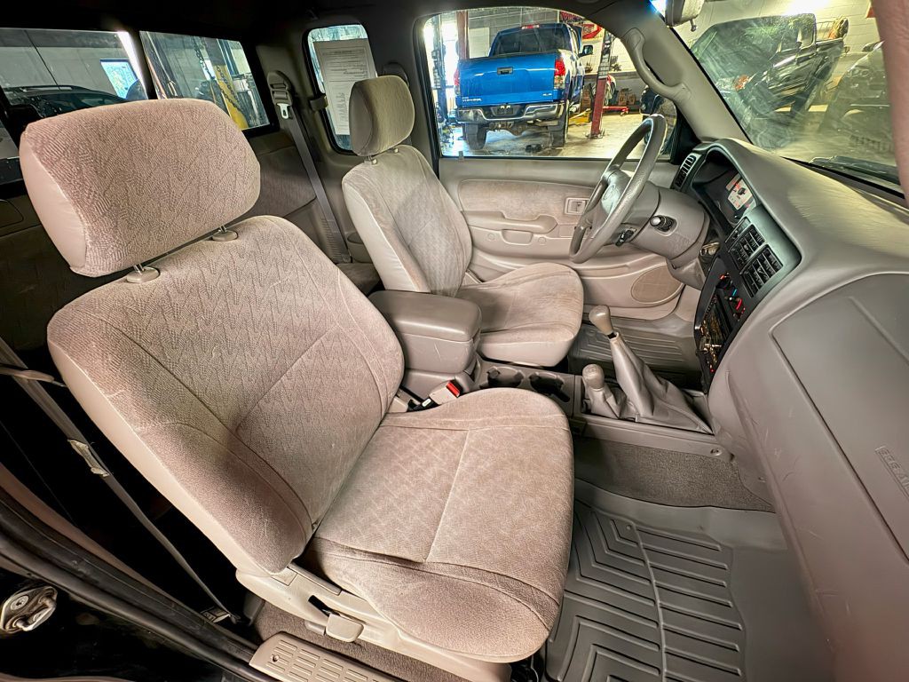 2004 Toyota Tacoma Image 22