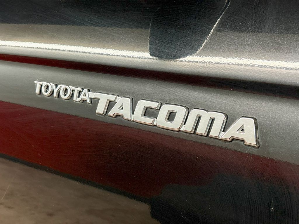 2004 Toyota Tacoma Image 24