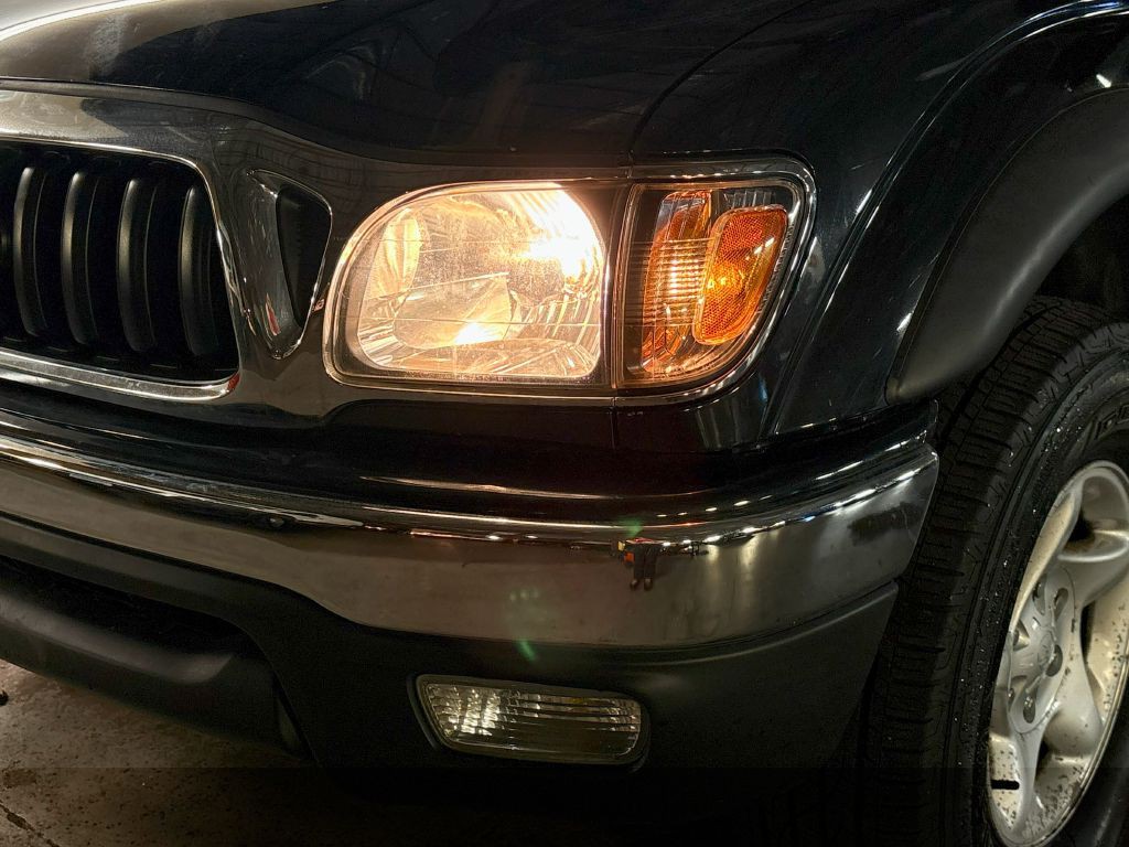 2004 Toyota Tacoma Image 28