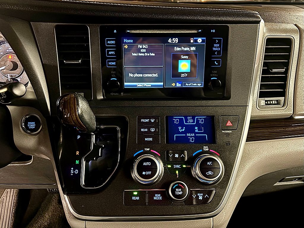 2015 Toyota Sienna Image 12