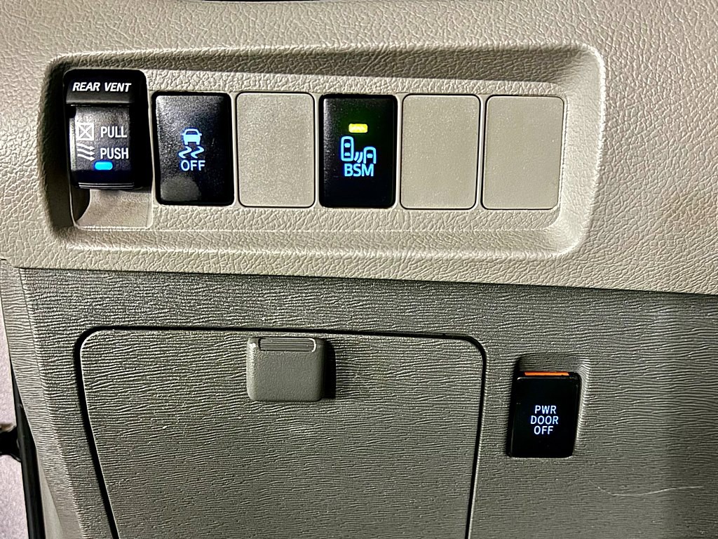 2015 Toyota Sienna Image 20