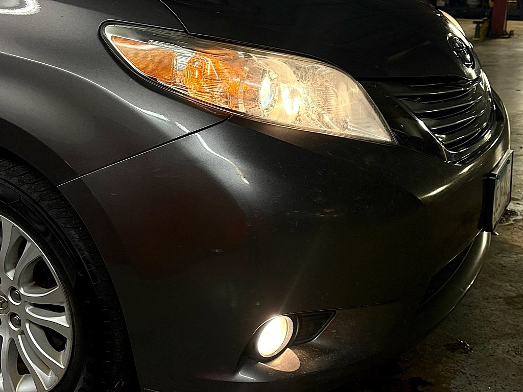 2015 Toyota Sienna Image 29