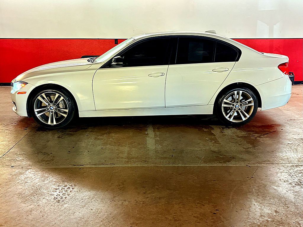 2013 BMW 3 Series Image 4