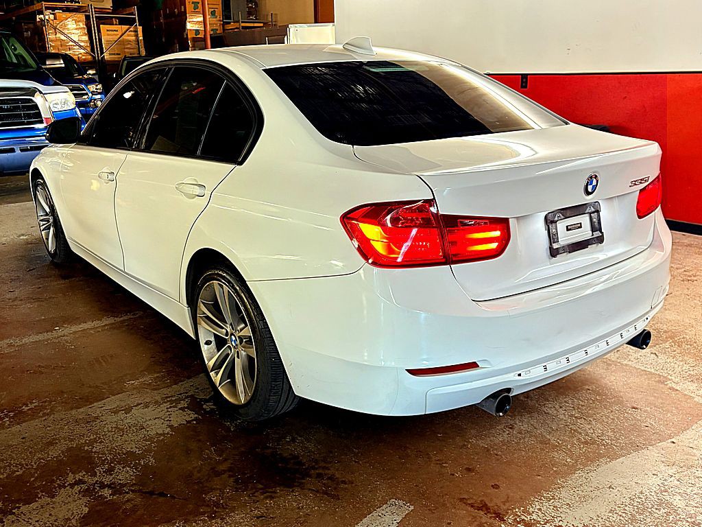 2013 BMW 3 Series Image 5