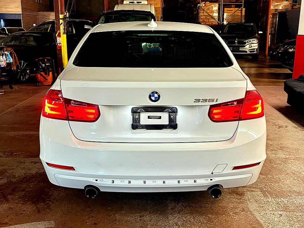 2013 BMW 3 Series Image 6